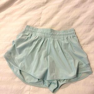Lululemon Hotty Hot Low Rise 4 inch size 4 Tall light blue